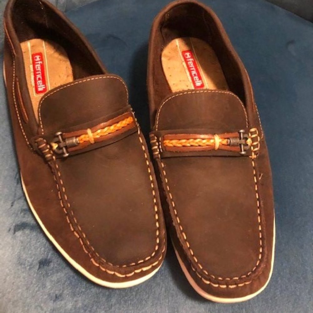 Youth slip on shoe size 5.5, brown. Made in Brazil